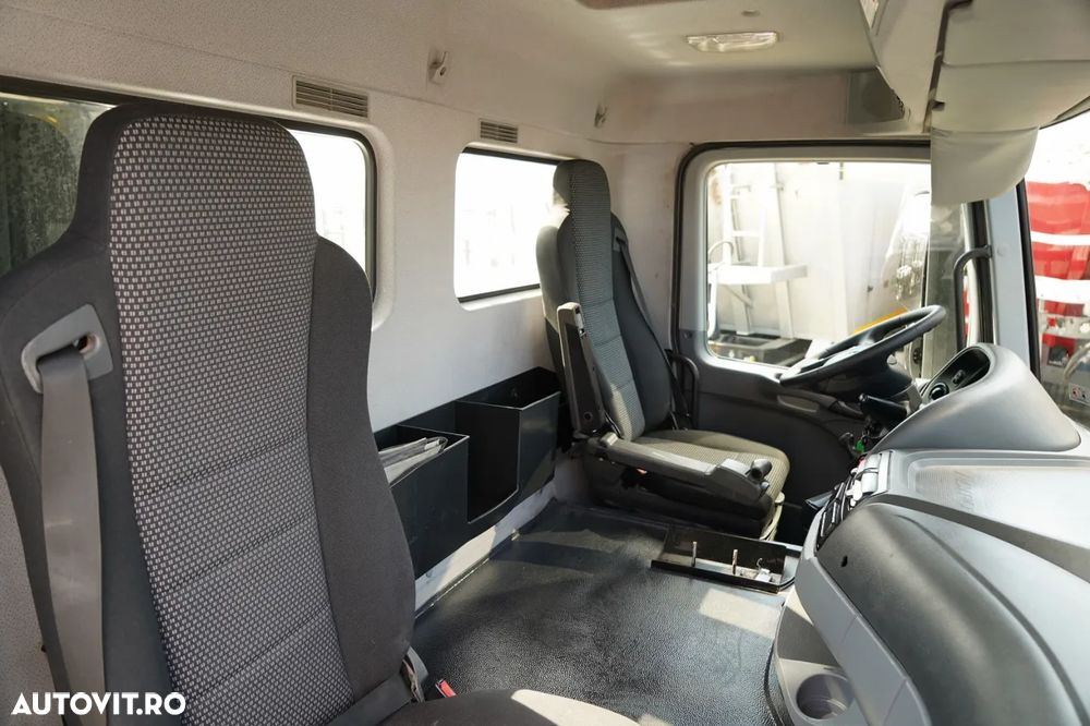 Mercedes-Benz ACTROS 2636 / 6x4 / CAROSERIE DE LIVRARE 7 M + HIAB HDS - EXTENSIE 12,6 M / PODEA REZISTENTĂ / RADIOCOMANDĂ / ROTATOARE / IMPORTAT - 32