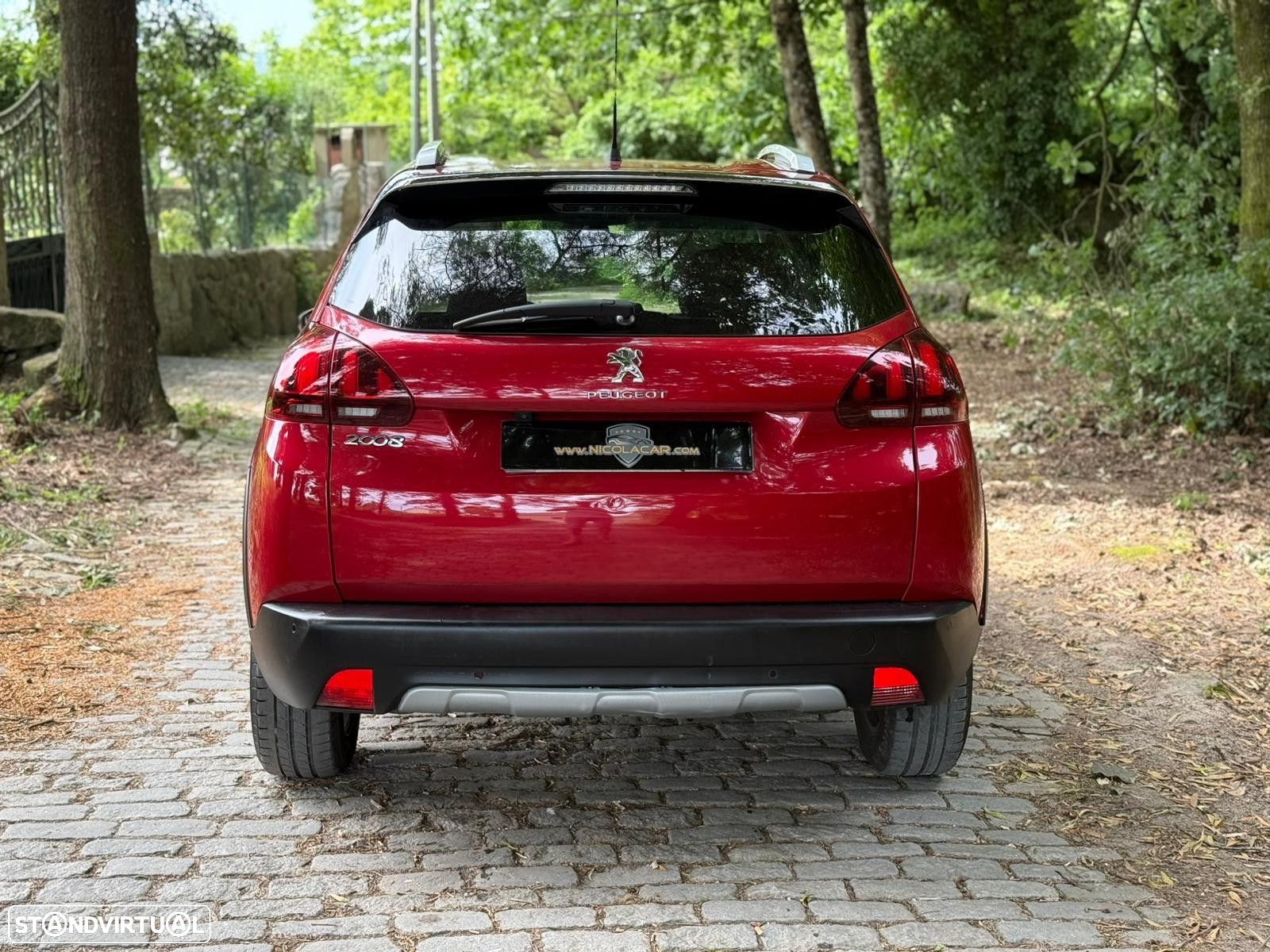 Peugeot 2008 1.2 PureTech Allure EAT6 - 5