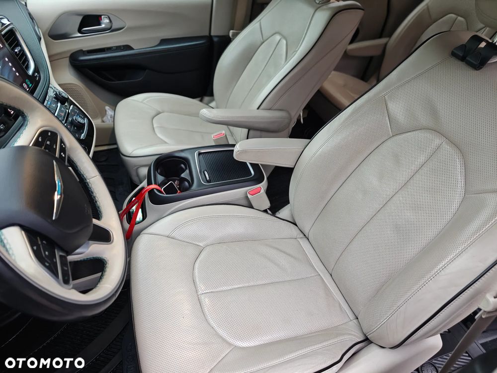 Chrysler Pacifica - 33