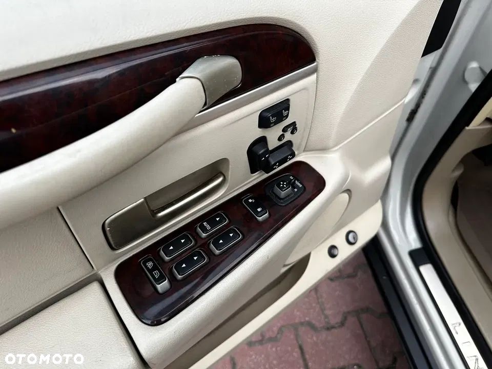 Lincoln Town Car - 28