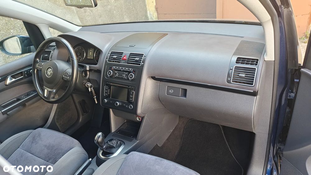 Volkswagen Touran - 25