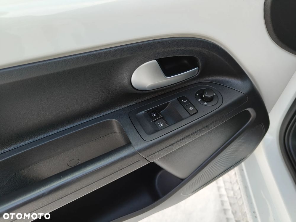 Volkswagen up! 1.0 move - 19