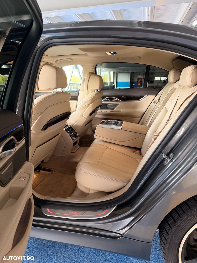 BMW Seria 7 750i xDrive - 4