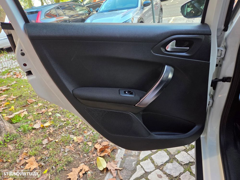 Peugeot 2008 PureTech 110 GPF Stop&Start EAT6 Crossway - 22