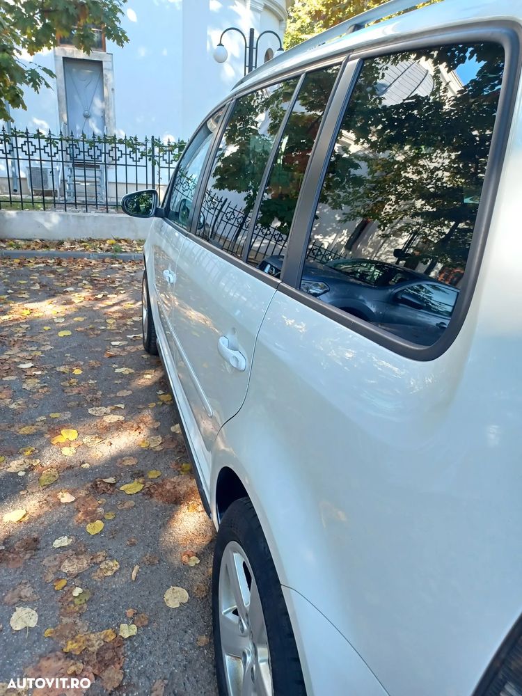 Volkswagen Touran - 6