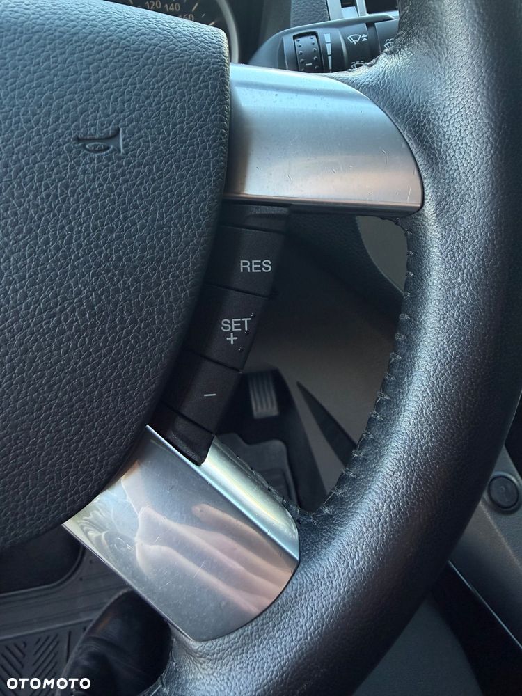 Ford Kuga 2.0 TDCi 2x4 Titanium - 18