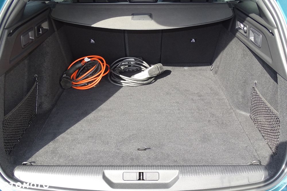 Peugeot 308 180 e-EAT8 GT - 28