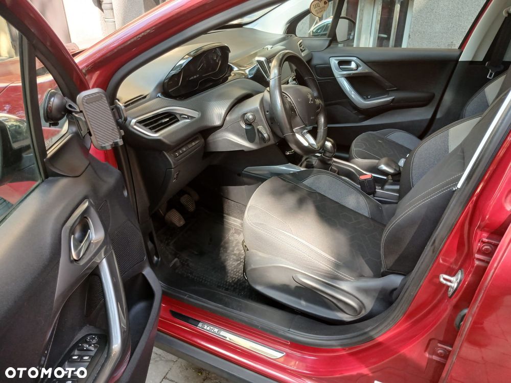 Peugeot 2008 1.2 Pure Tech Allure S&S - 15