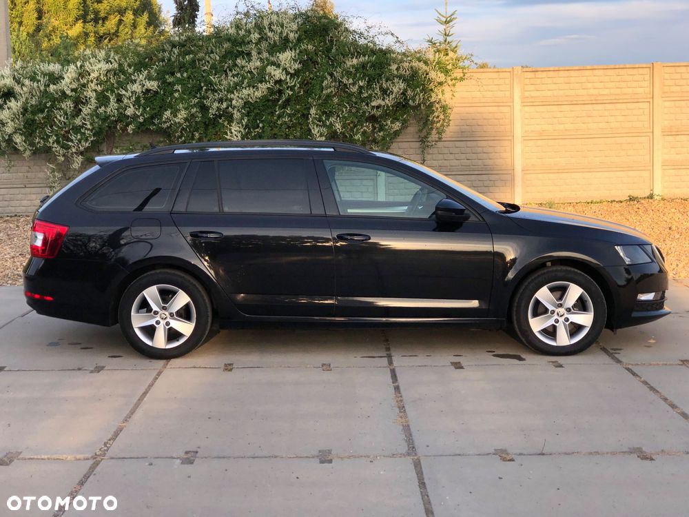 Skoda Octavia 2.0 TDI SCR Ambition DSG - 2