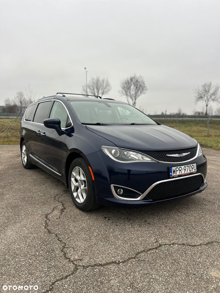 Chrysler Pacifica - 3