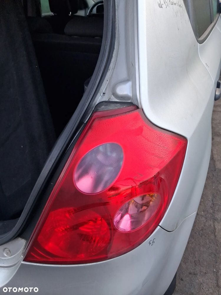 Kia ceed 06 9s lampa prawy tyl - 1