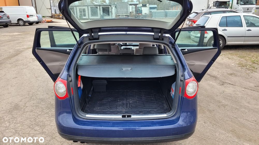 Volkswagen Passat 1.9 TDI Comfortline - 24