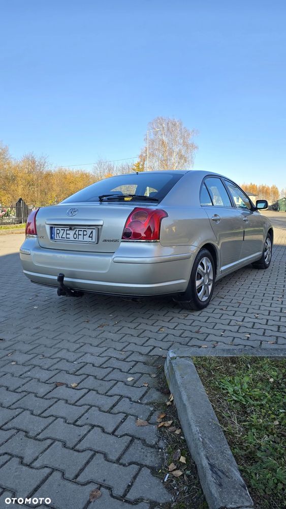 Toyota Avensis 2.0 D-4D Sol - 4