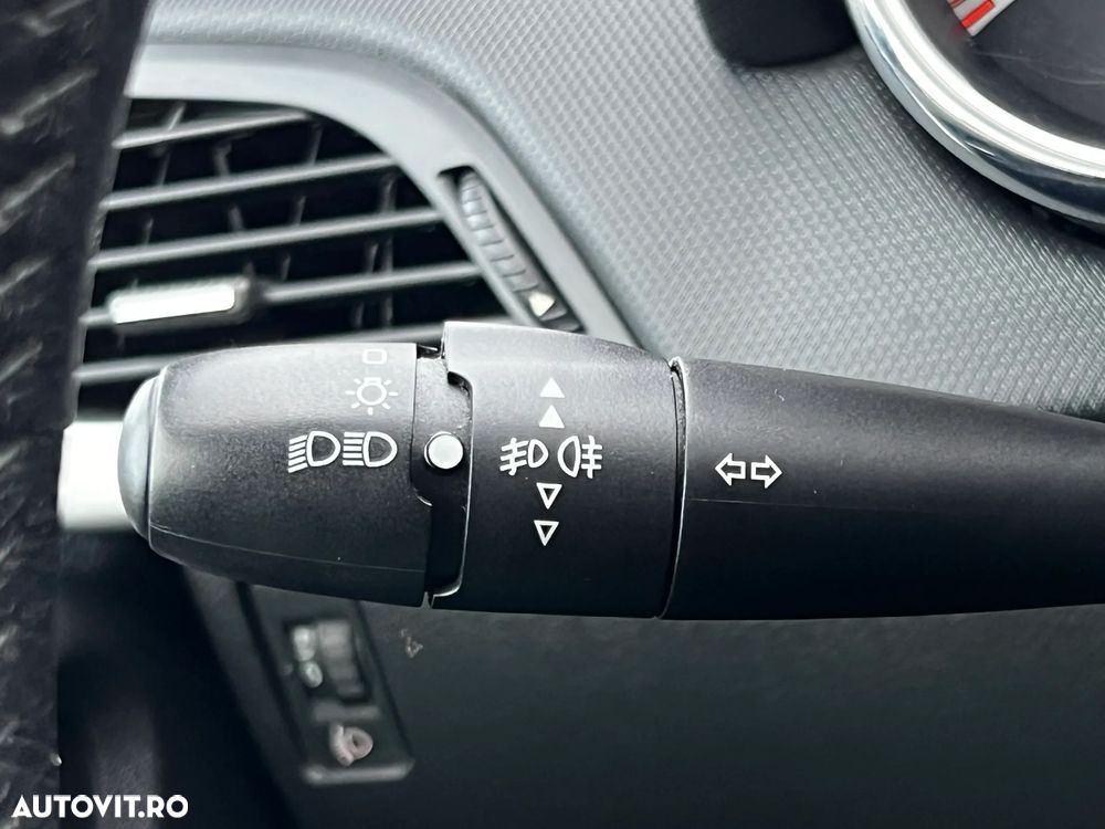 Peugeot 207 1.4 E Premium - 20