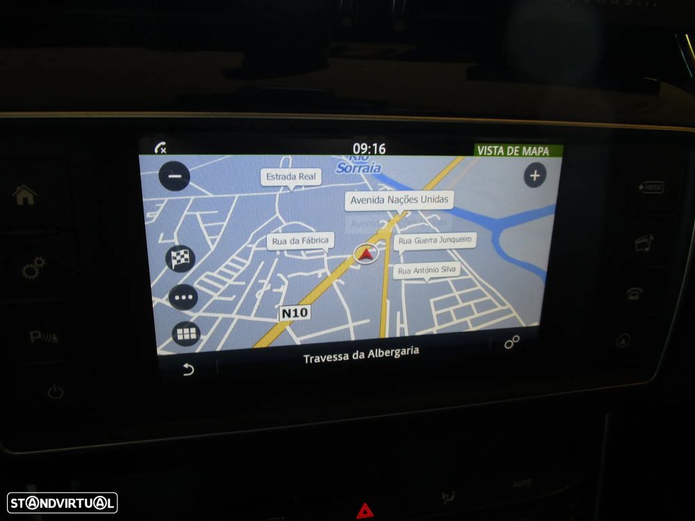 Jaguar XE 2.0 D R-Sport - 30