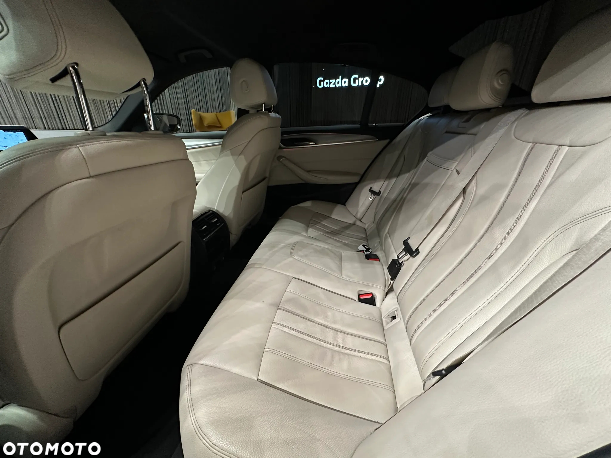 BMW Seria 5 520d M Sport - 13