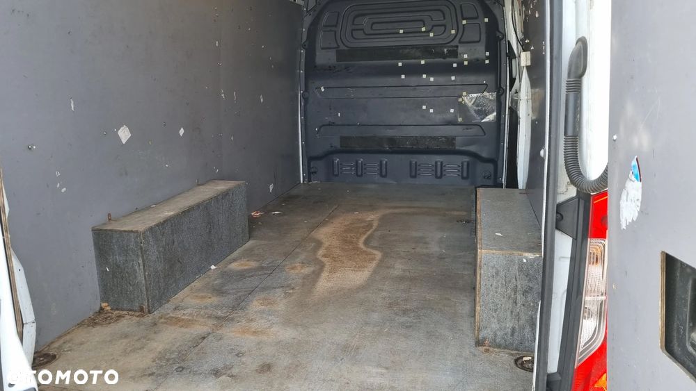 Mercedes-Benz Sprinter - 24