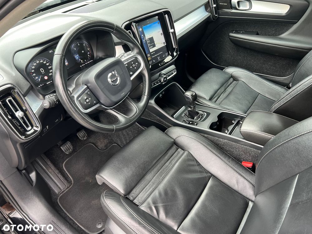 Volvo XC 40 D3 AWD R-Desgin - 13