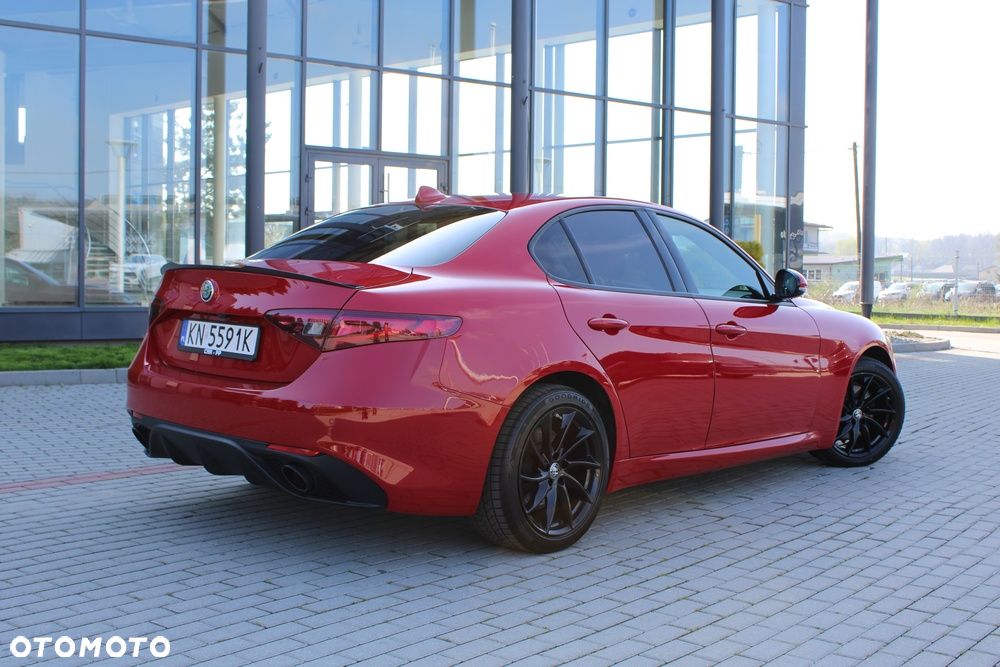 Alfa Romeo Giulia 2.0 Turbo 16V AT8-Q4 Veloce Ti - 8