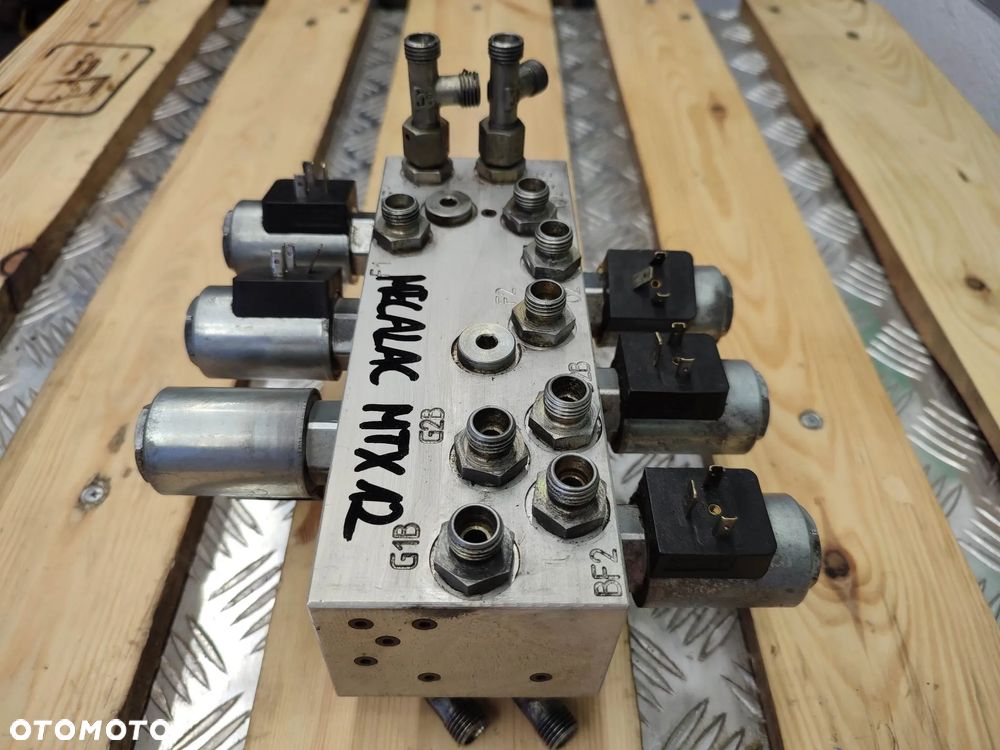 Blok hydrauliczny Mecalac MTX 12 (6090199 VMF) - 8