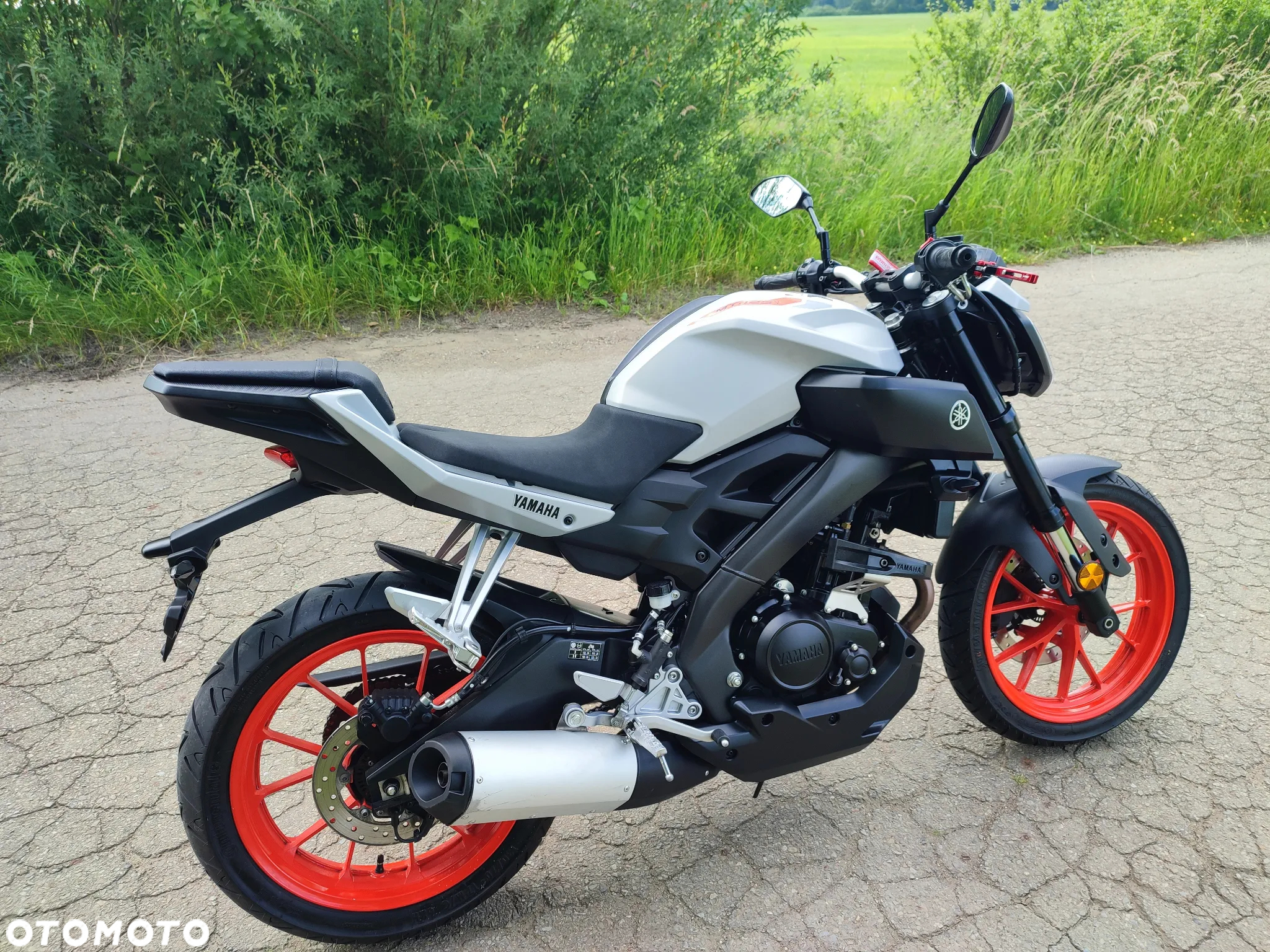 Yamaha MT - 27
