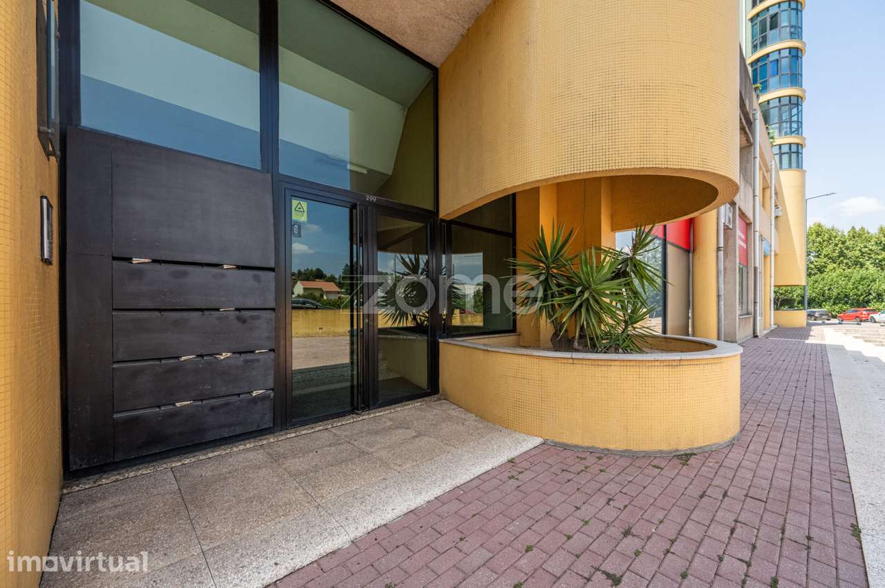 Apartamento T3 com Varanda e Box para 2 carros em Famalicão - Grande imagem: 2/32