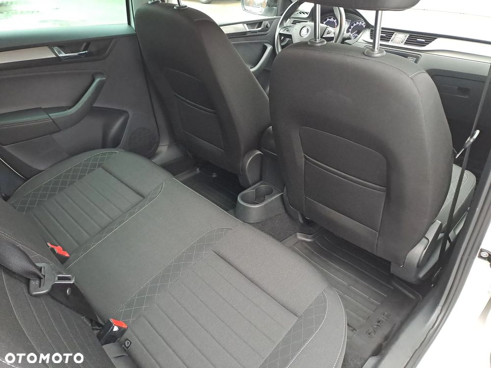 Skoda RAPID Spb 1.0 TSI Style - 11