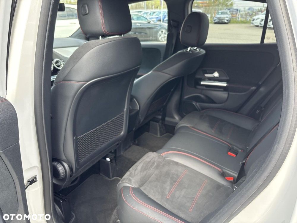 Mercedes-Benz GLA - 18