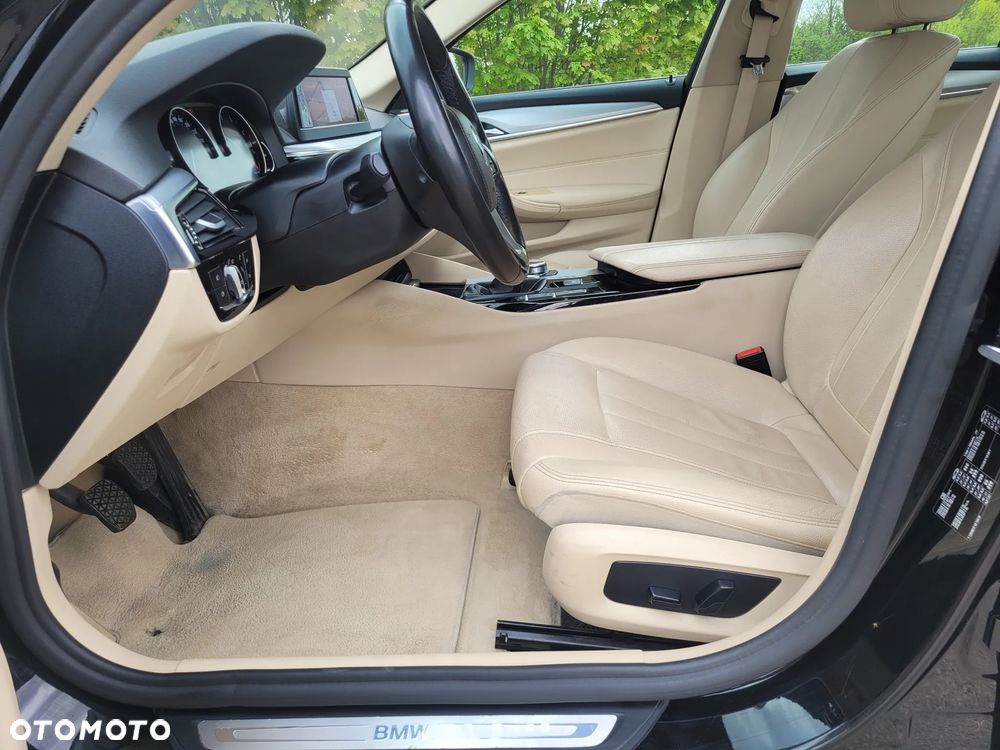 BMW Seria 5 520d Sport Line - 11