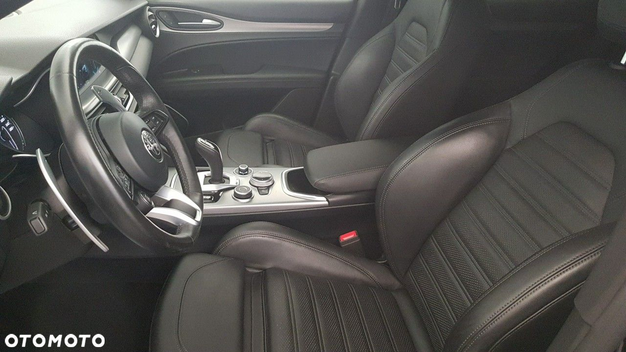 Alfa Romeo Stelvio - 21