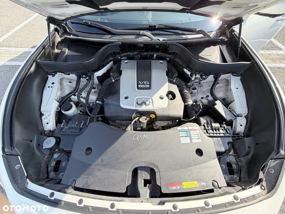 Infiniti QX70 - 15