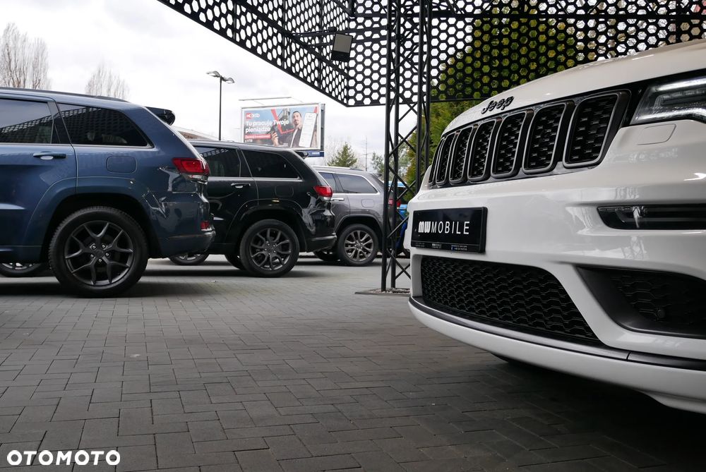 Jeep Grand Cherokee - 31