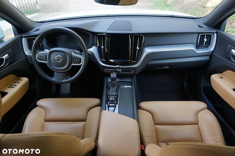 Volvo XC 60 T5 AWD Geartronic Momentum Pro - 24