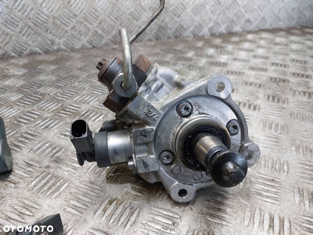 POMPA WTRYSKOWA WTRYSKIWACZE KOMPLET BMW F11 2.0 D N47 0445010517 7810702 - 4