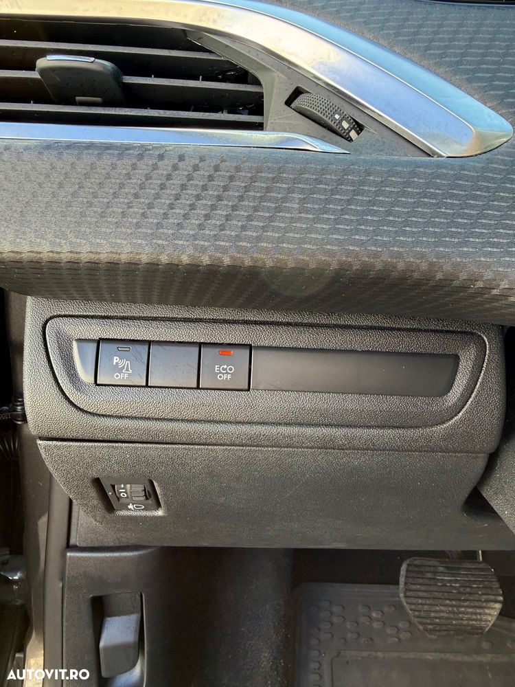 Peugeot 2008 BlueHDi FAP 120 STOP & START EAT6 Allure - 11