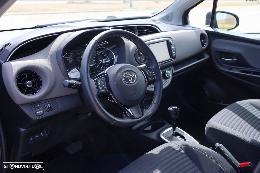 Toyota Yaris 1.5 HSD Comfort +P.Style+P.Techno - 14