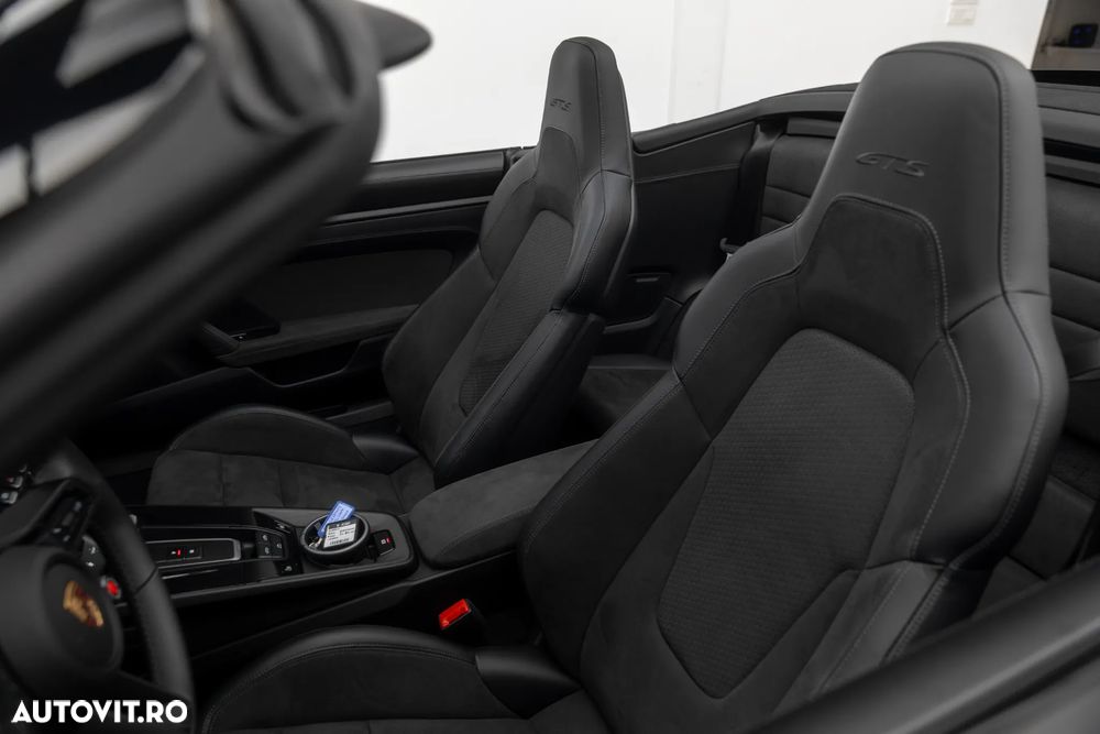 Porsche 911 Carrera GTS PDK - 31