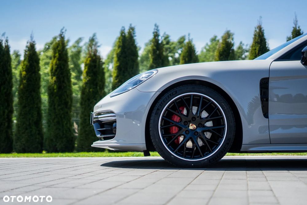 Porsche Panamera - 12
