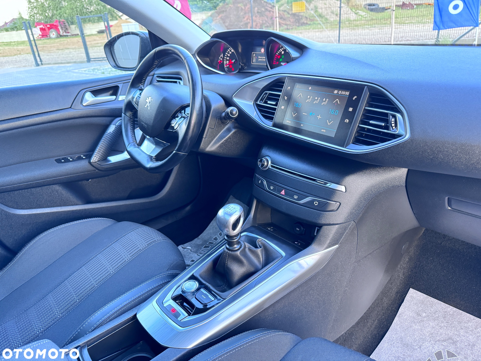 Peugeot 308 1.2 PureTech GPF Allure S&S - 20