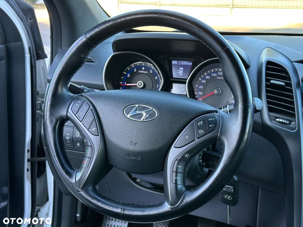 Hyundai i30 blue Kombi 1.6 GDi Passion - 22
