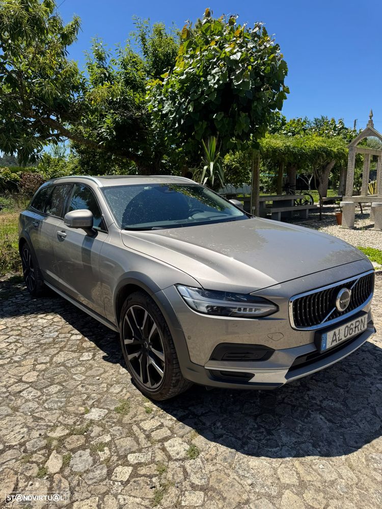 Volvo V90 Cross Country 2.0 B4 Plus AWD - 1