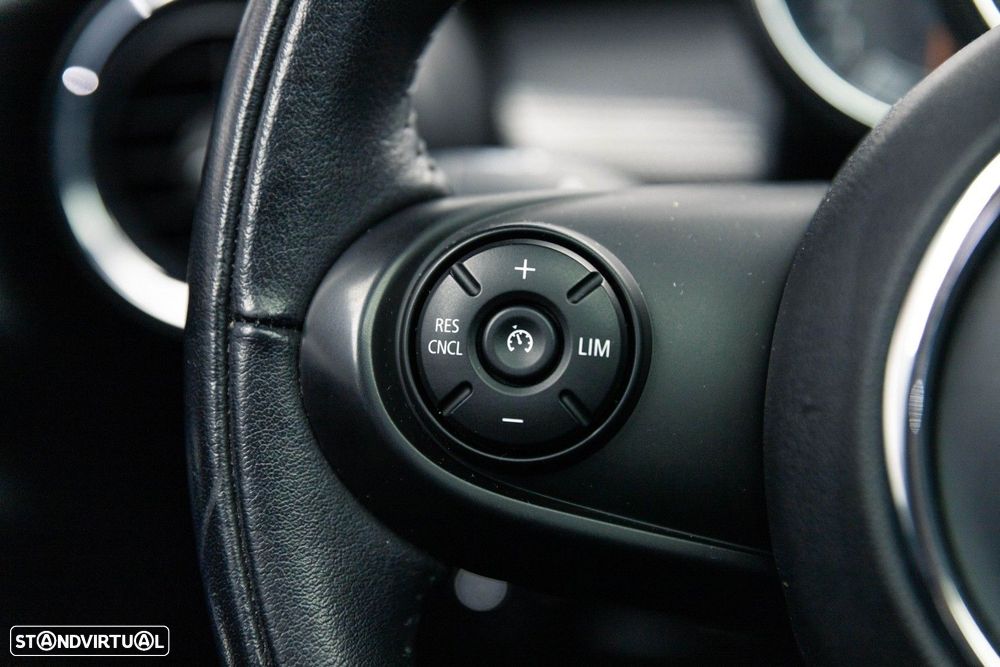 MINI 5 Portas Cooper D Auto - 29