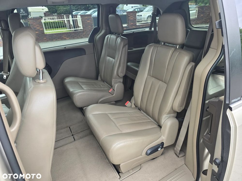 Chrysler Town & Country 3.6 Limited - 15