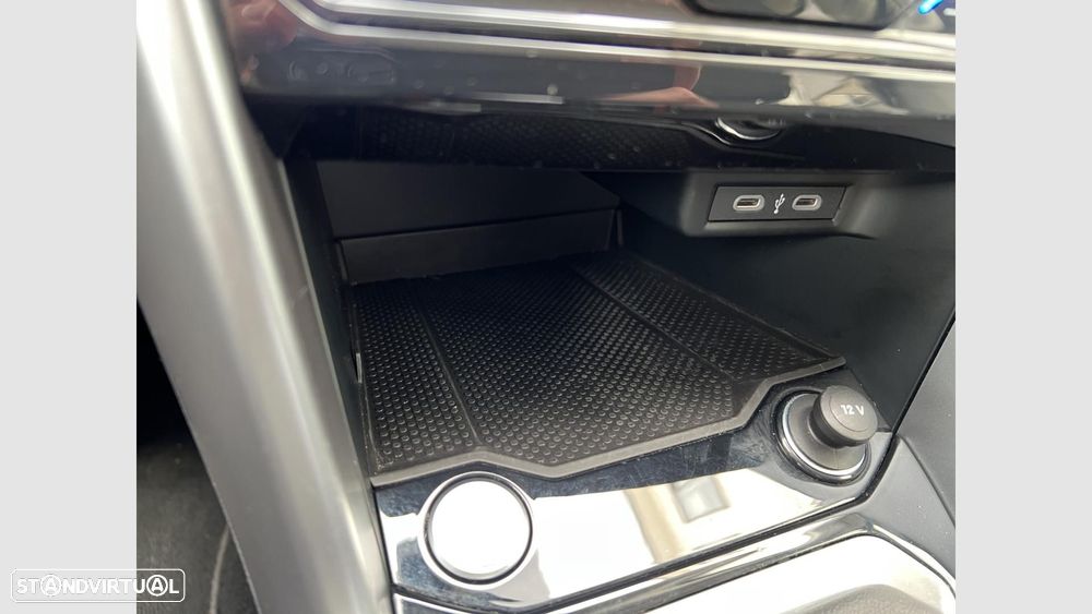 VW T-Roc 1.5 TSI Urban DSG - 19