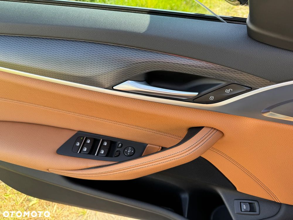 BMW Seria 5 518d M Sport - 27