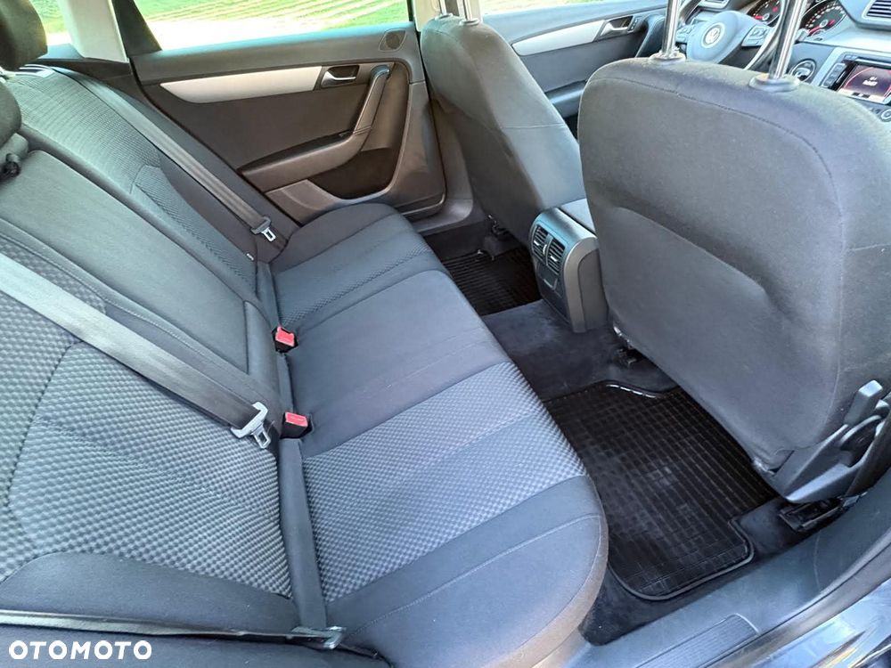 Volkswagen Passat - 29