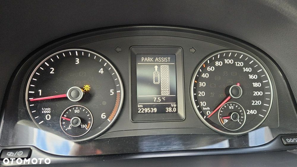 Volkswagen Touran 1.6 TDI DPF DSG Cup - 24