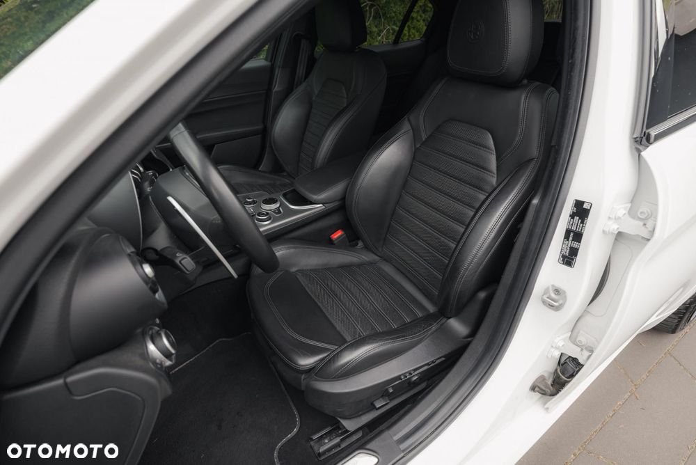 Alfa Romeo Giulia 2.0 Turbo Veloce Q4 - 12