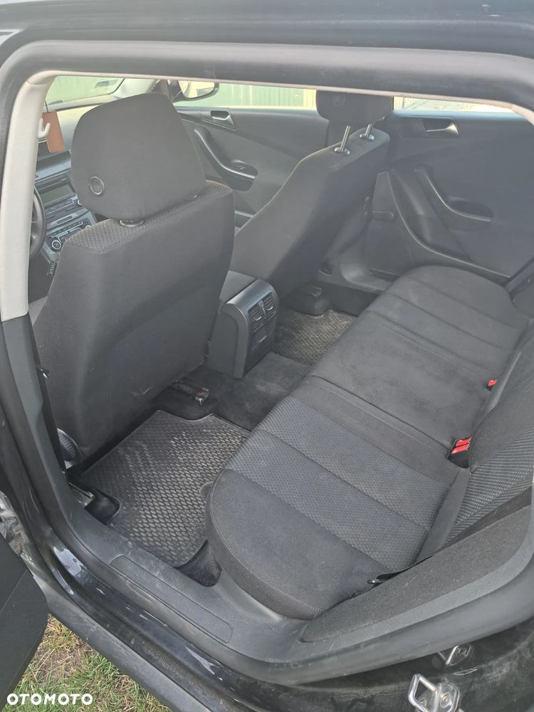 Volkswagen Passat - 11