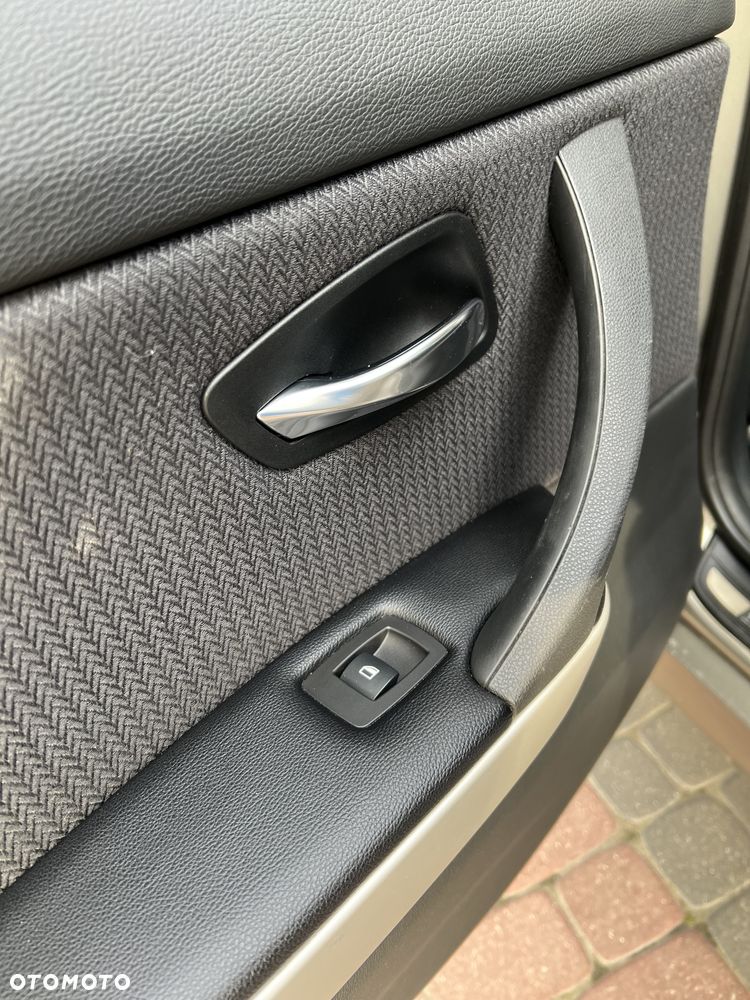 BMW Seria 3 318d - 27